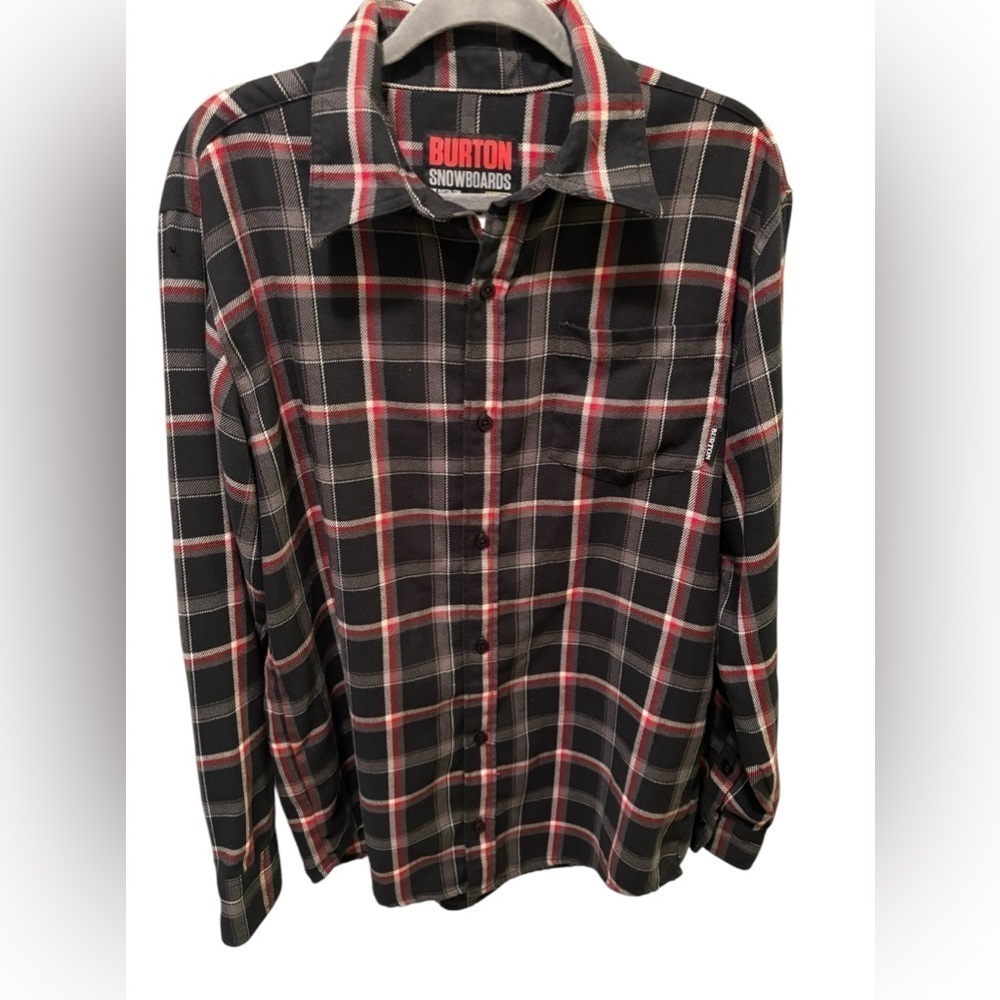 Burton Snowboards DryRide Plaid Red Black Woven Button Up Shirt Sz M Pocket Logo
